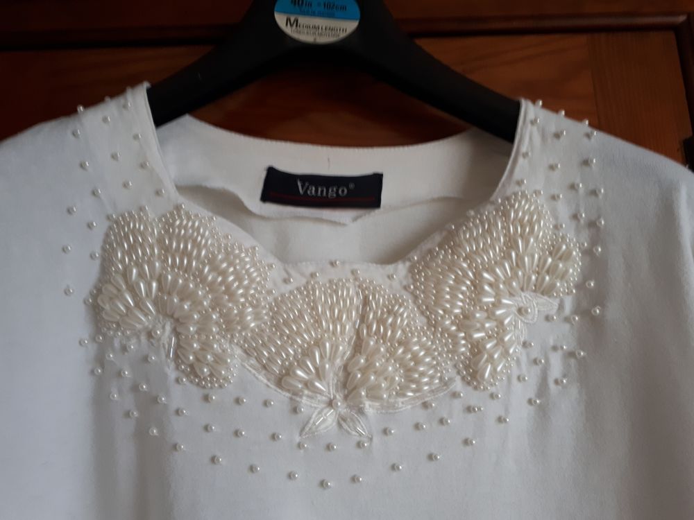 T shirt blanc avec perles VANGO - 40/42 10 Villemomble (93)
