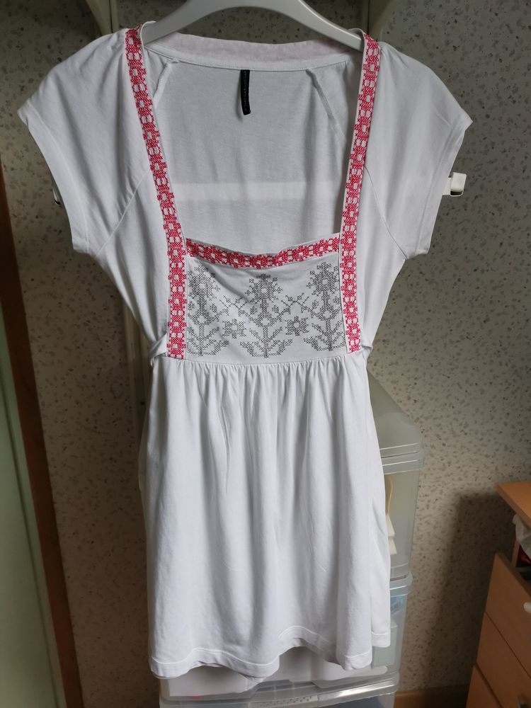 Tee-shirt blanc, gris, rouge Naf Naf, taille S 12 Villemomble (93)