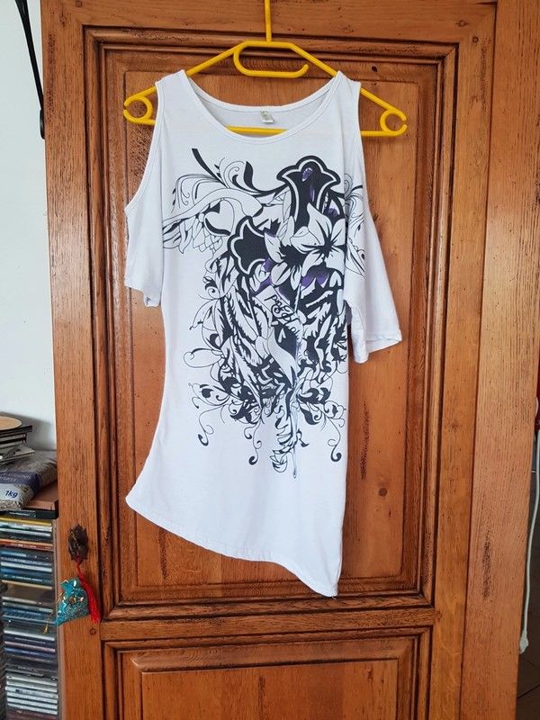 T shirt blanc imprim� fleurie asym�trique neuf mesure aissel 7 Viriat (01)