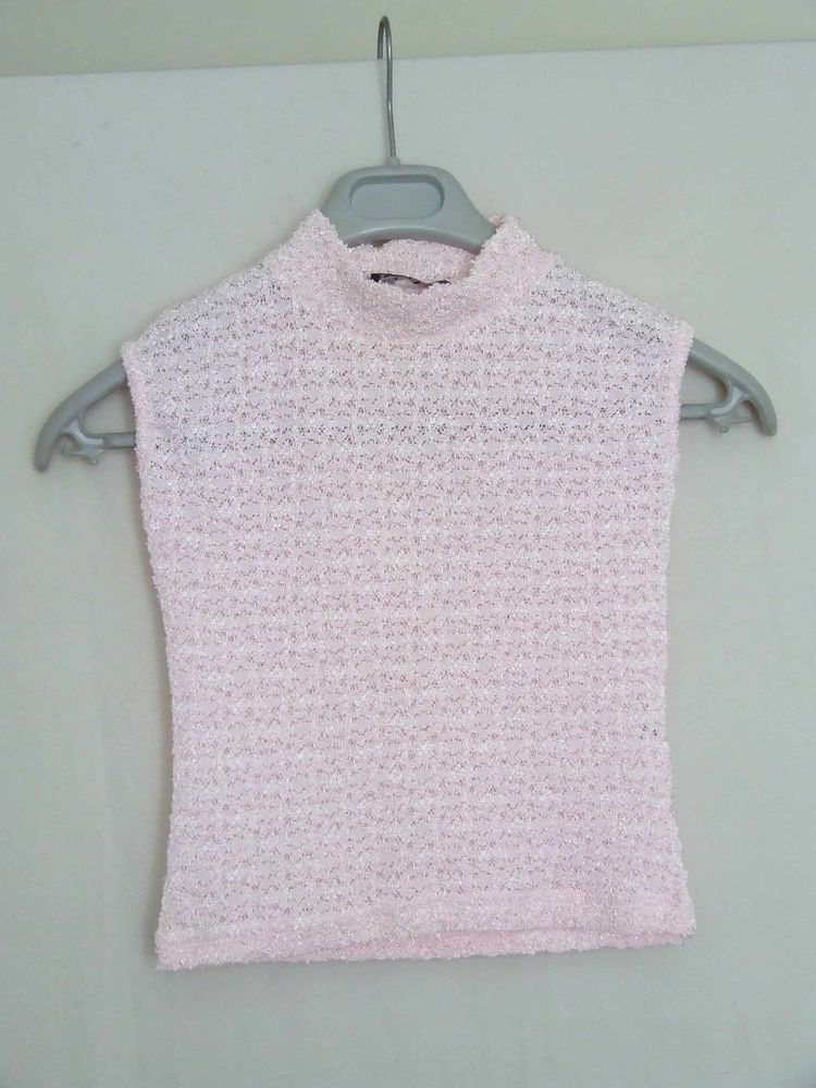 03 T-shirt dentelle col chemin�e pr�s du corps, T. 38 40 5 Bagnolet (93)