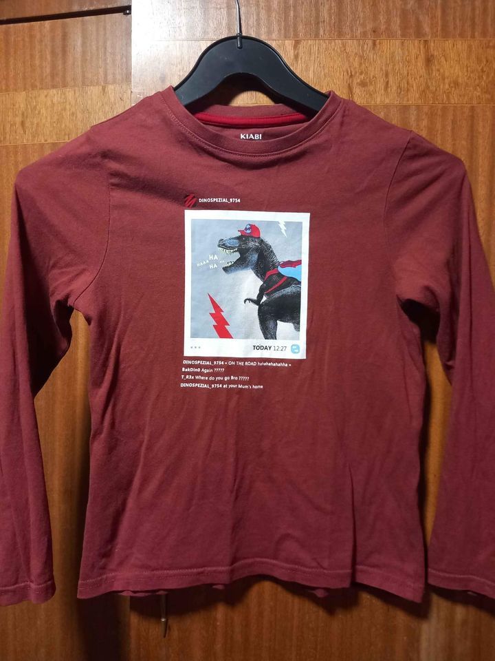 Tee shirt dinosaure avec casquette 8 ans 1 La Fert�-sous-Jouarre (77)