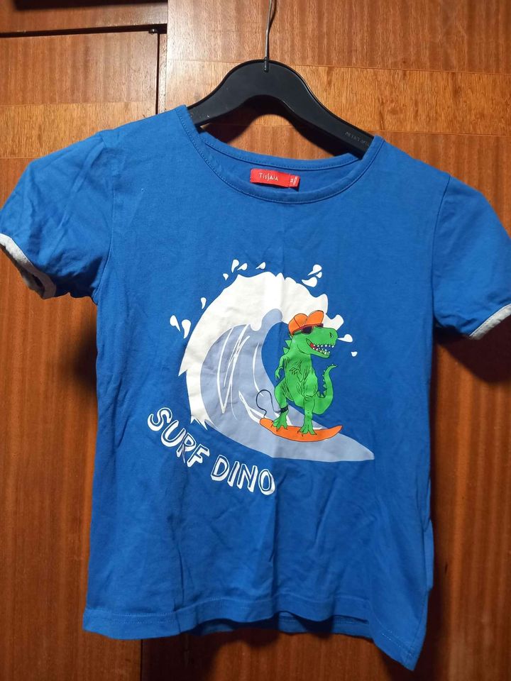 Tee-shirt dinosaure surfeur 8 ans 1 La Fert�-sous-Jouarre (77)