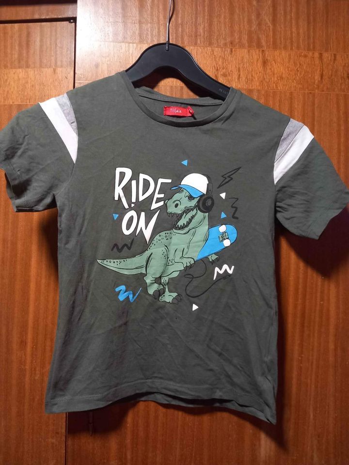 Tee shirt dinosaure 8 ans 1 La Fert�-sous-Jouarre (77)