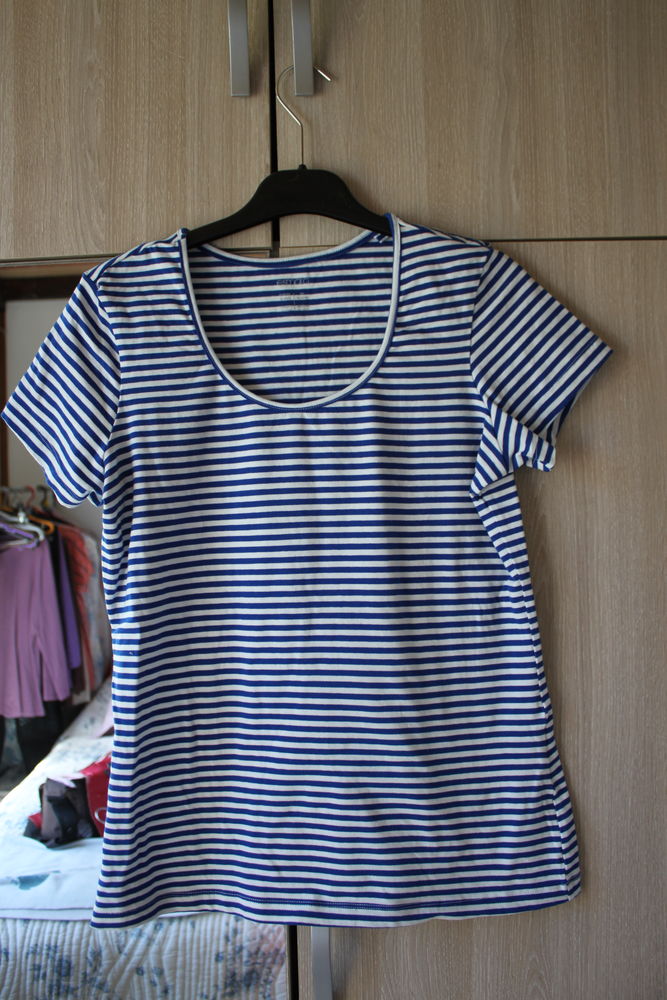 Tee-shirt Esmara bleu � rayures blanches taille 42/44
5 Monceaux (60)