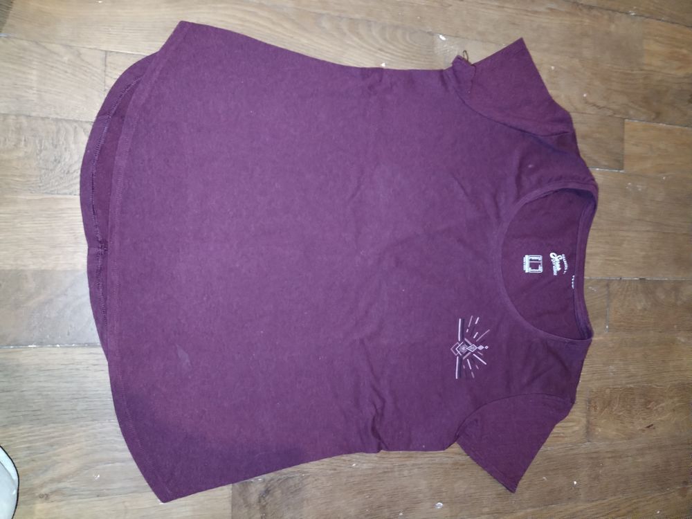 T-shirt femme SARAH GONZALES (taille M) 1 Brillon-en-Barrois (55)