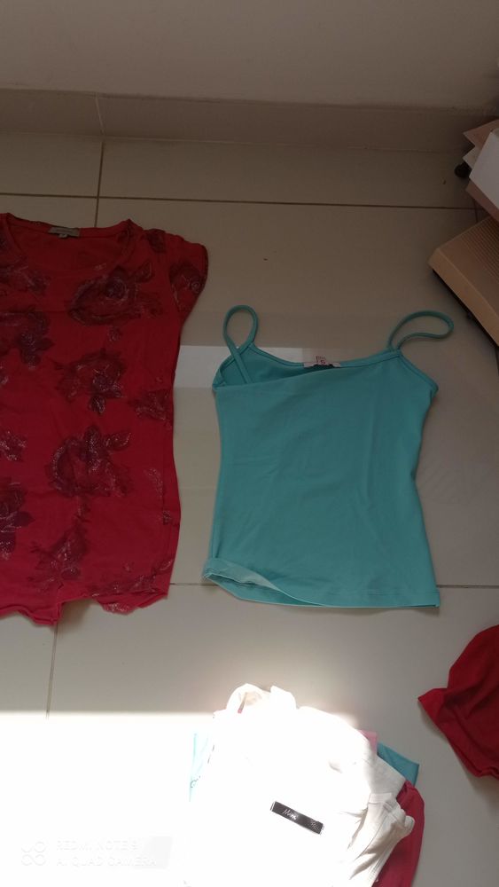 Tee shirt femme t 36  . Tr�s bon �tat 
4 Agde (34)