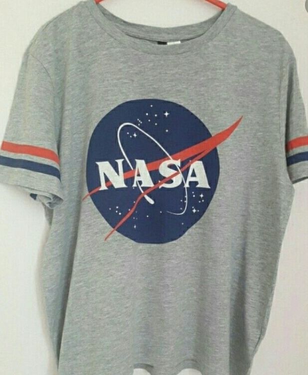 T-shirt gris Nasa . 6 Petit-Bourg (97)