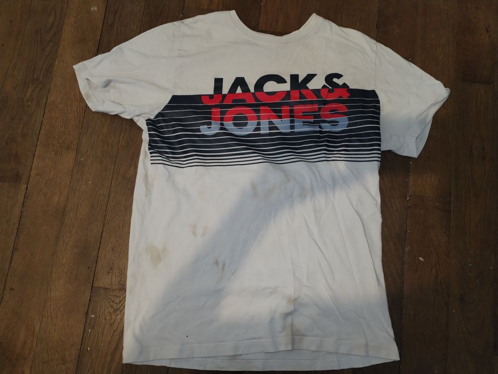 T-shirt JACK AND JONES tache de boue (Taille M)
0 Brillon-en-Barrois (55)