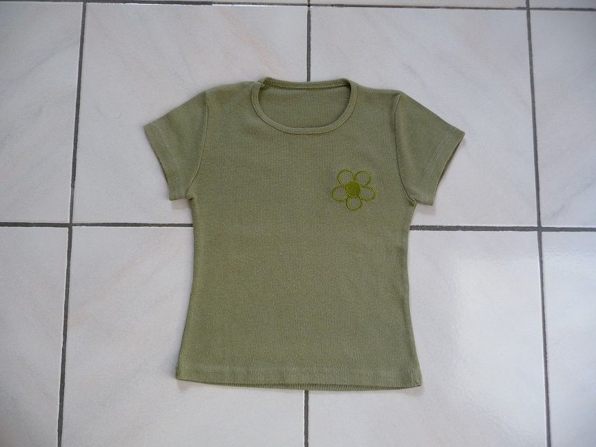 Tee-shirt kaki fleur brod�e 6 ans 6 Celles-sur-Belle (79)