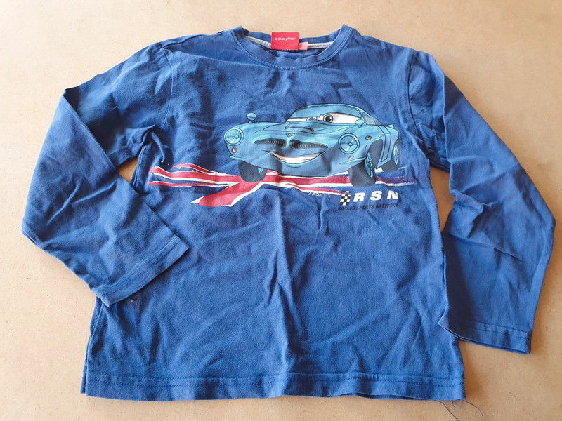Tee shirt manche longue cars - 5-6 ans 
1 Aubvillers (80)
