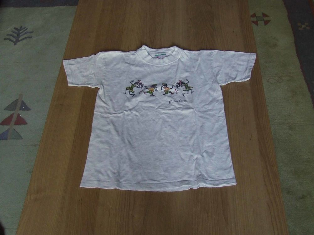 Tee-shirt manches courtes, Gris beige chiné, 9 11 ans, TBE 4 Bagnolet (93)
