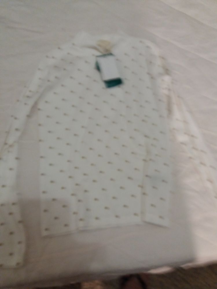 TEE SHIRT MANCHES LONGUES BLANC AVEC ETOILE DOREES 5 Marseille 5 (13)