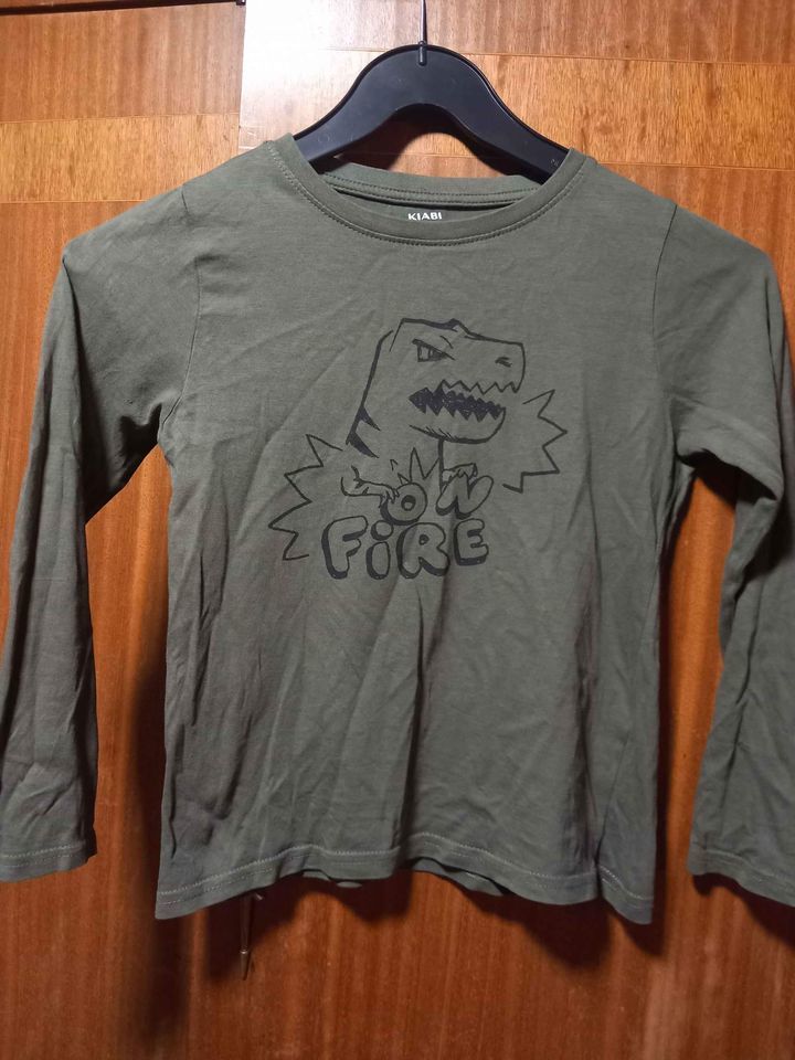 Tee shirt manches longues avec dinosaure 8 ans 1 La Fert�-sous-Jouarre (77)