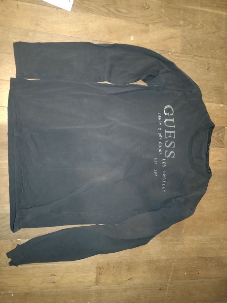 T-shirt manches longues GUESS (Taille S)
2 Brillon-en-Barrois (55)