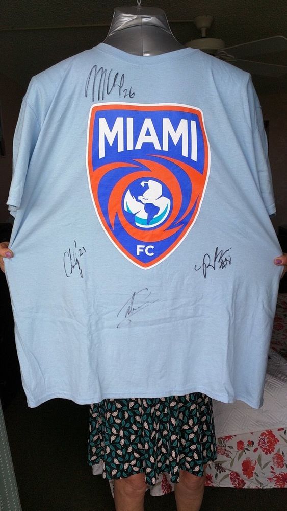 
T-shirt du Miami FC sign� par Alessandro Nesta 35 Villemomble (93)