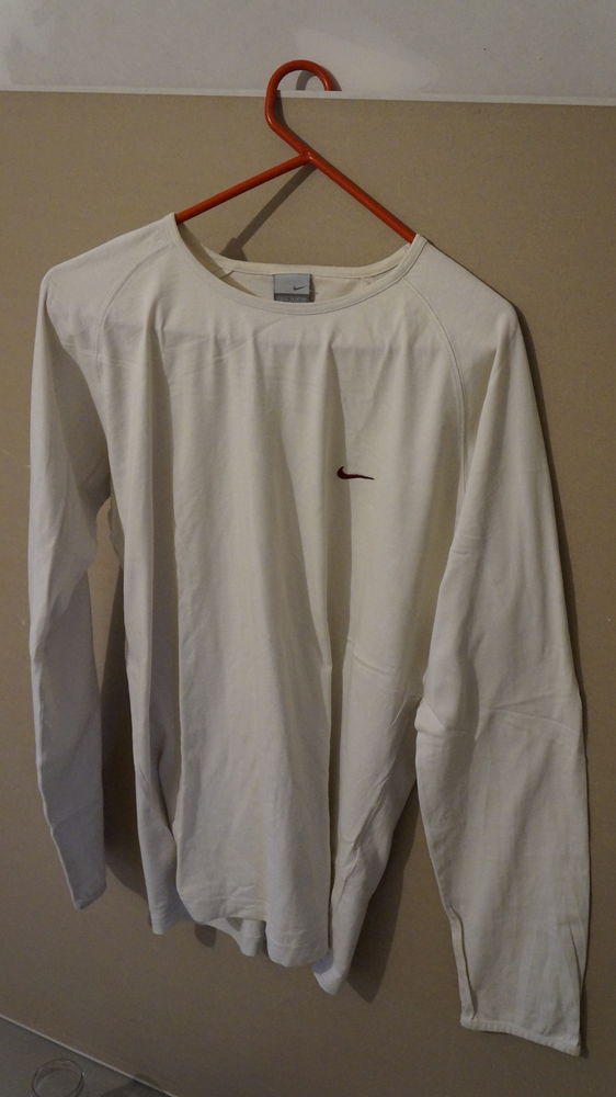Tee-shirt  Nike   10 Saint-Sornin-la-Marche (87)