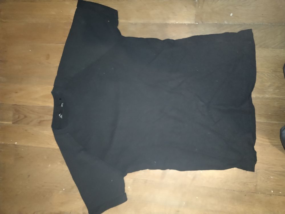 T-shirt noir (Taille S) berskha
3 Brillon-en-Barrois (55)