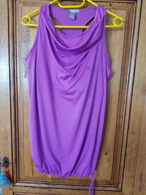 T shirt de sport violet avec soutien gorge integre neuf marq 9 Viriat (01)