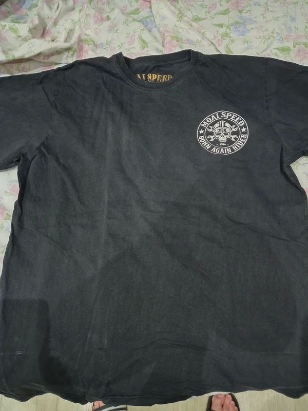 2 tee-shirt et une veste 4 Nalliers (85)