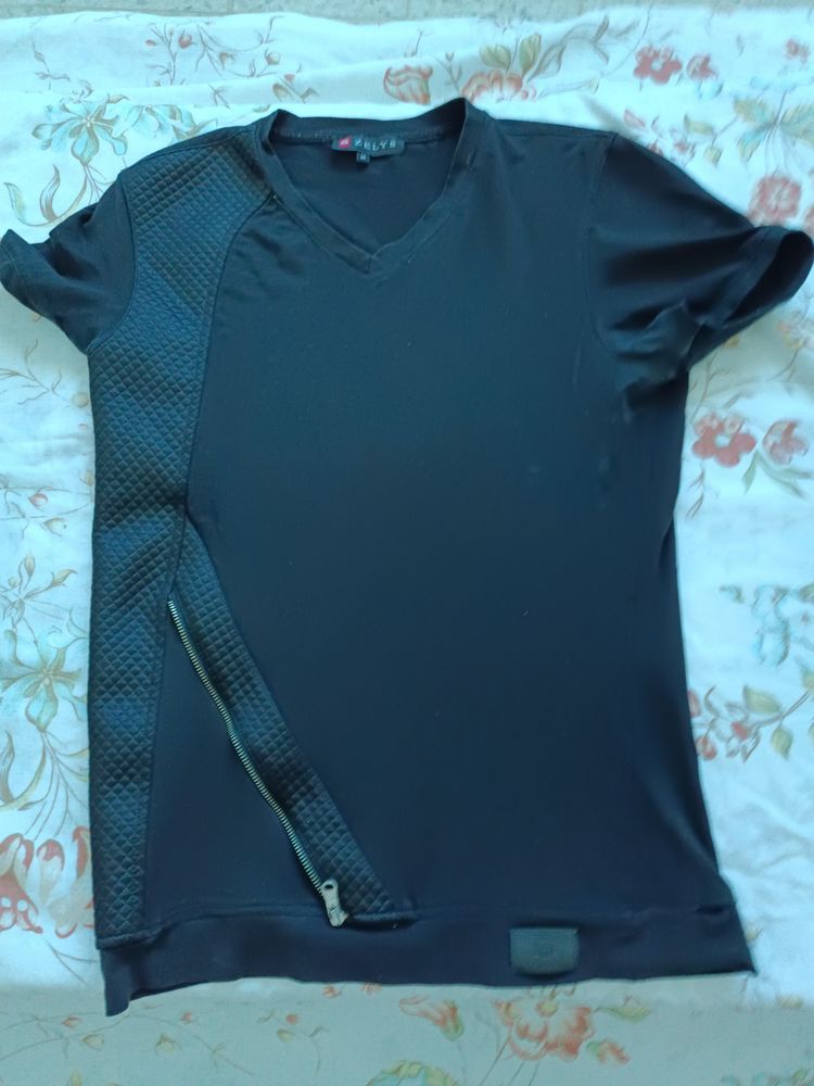 T-shirt Zelys taille M 7 Chelles (77)