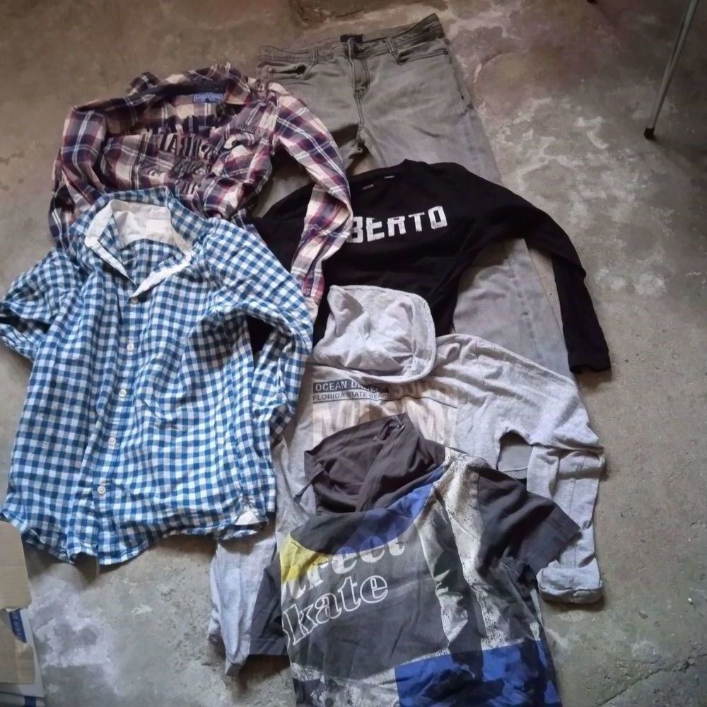 6 tee shirts et deux chemises 8 Saint-Priest-en-Jarez (42)