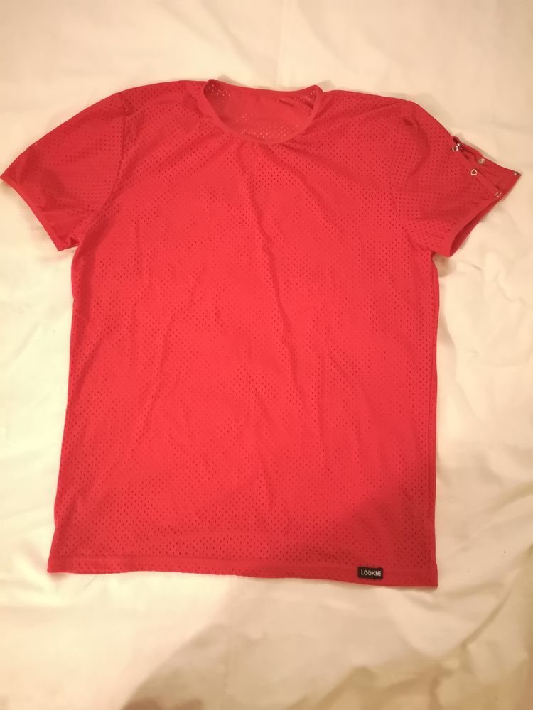 T-shit moulant synth�tique rouge Lookme 3 Aix-en-Provence (13)