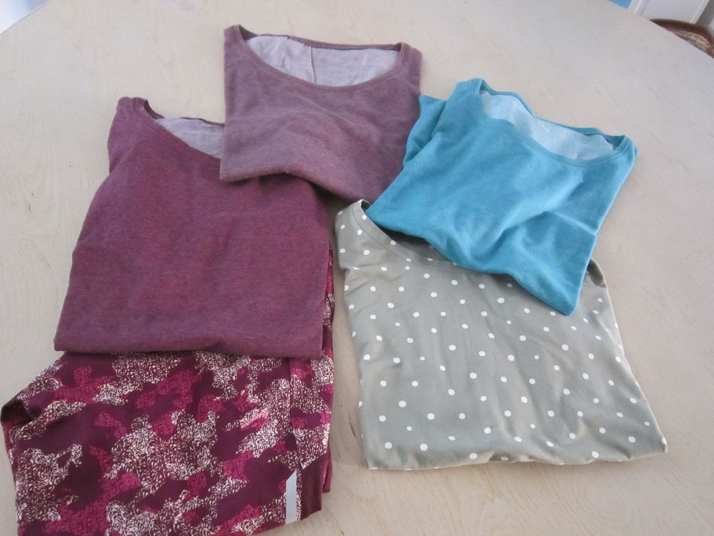 Un lot de 4 tee shits + un jogging (enfant) 20 Brignais (69)