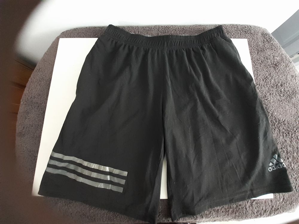 Short Adidas Taille M 6 Baume-les-Dames (25)