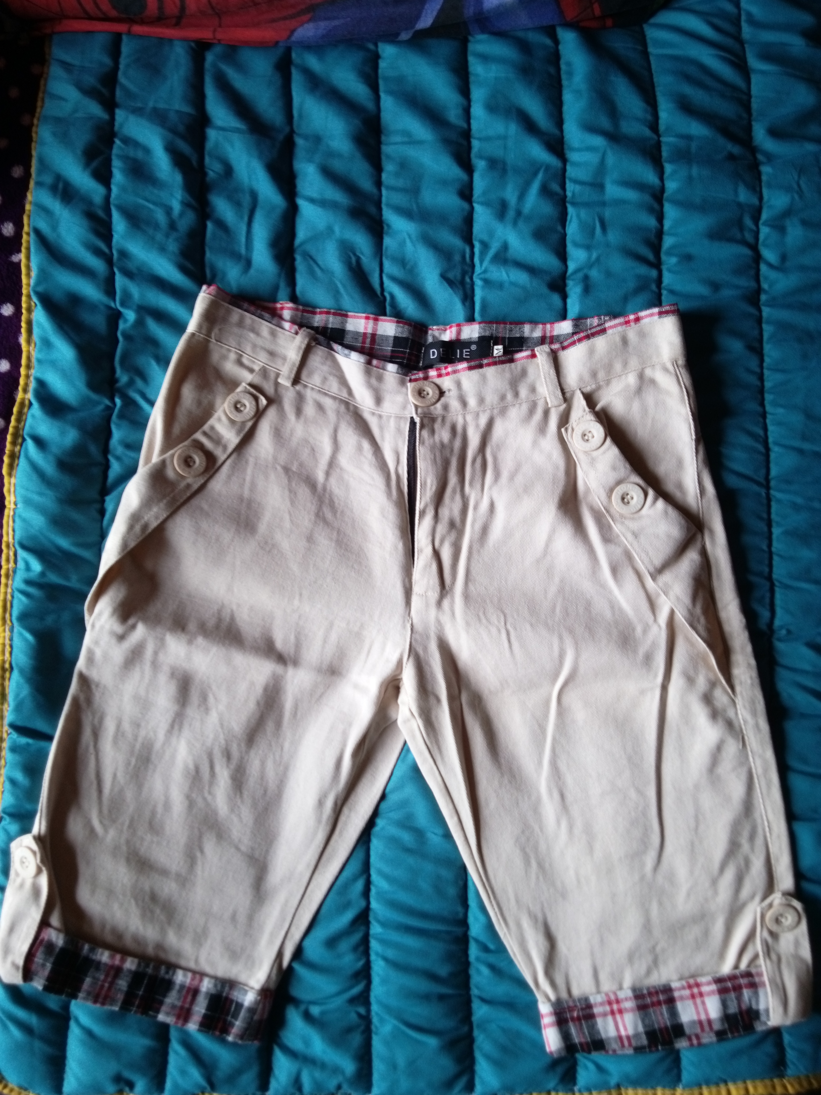 Short bermuda 
15 Villars-en-Pons (17)