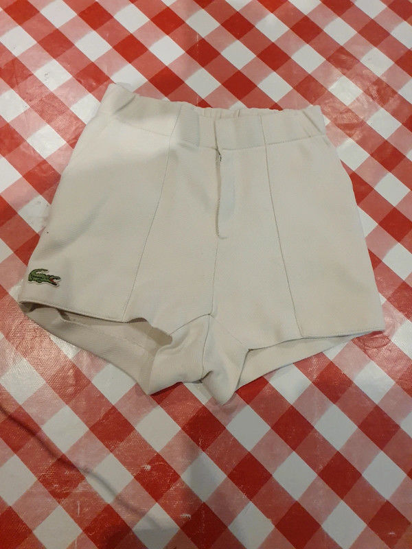 Short blanc lacoste - 6 ans 
4 Aubvillers (80)
