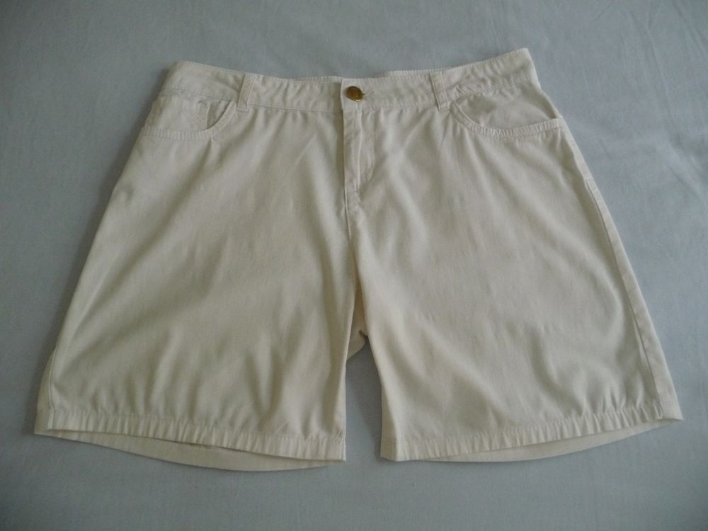 Short blanc 5 poches taille 36-38- Neuf 10 Celles-sur-Belle (79)