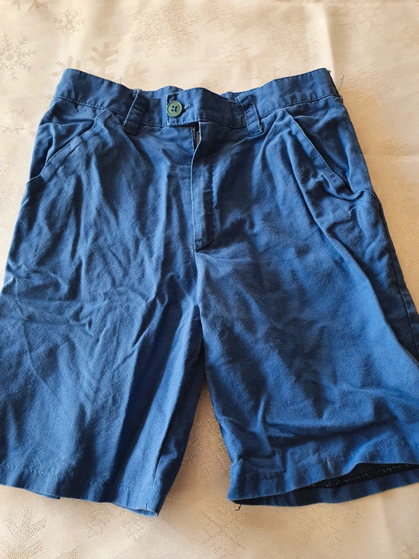 Short bleu 
4 ans 2 Aubvillers (80)