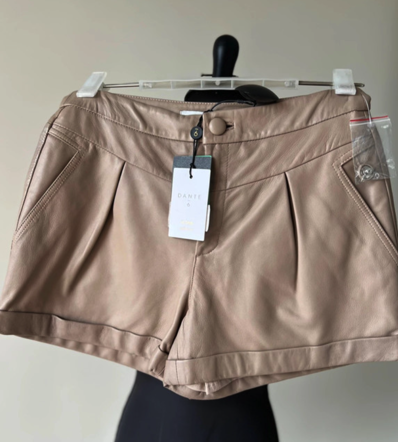 Short en cuir
S / 36 / 8�Neuf avec �tiquette�Dante6 99 Nice (06)