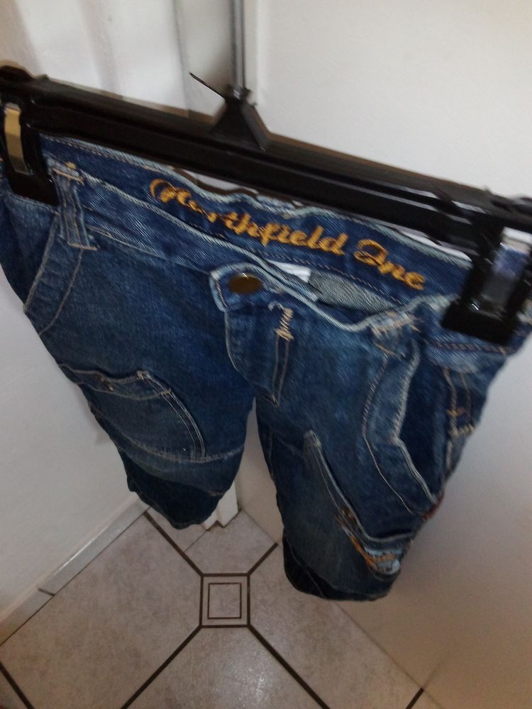 short fille   couleur bleu ; 3A
frais  envoi en sus  relai 5 Lampertheim (67)