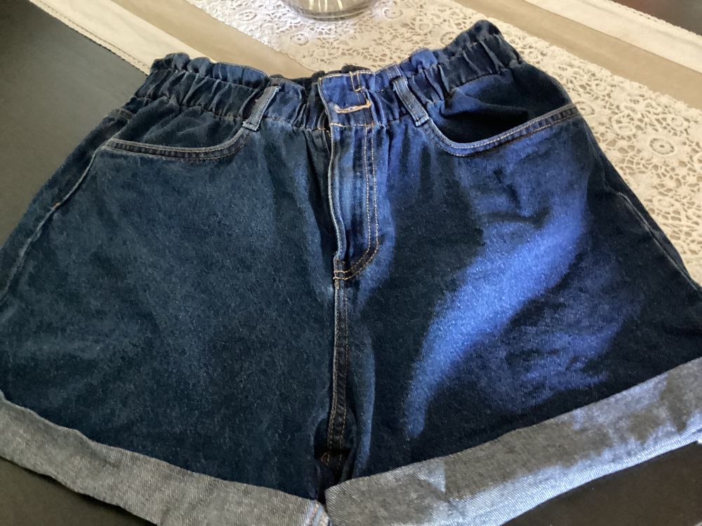 Short en jean.  H&M  5 Vincennes (94)