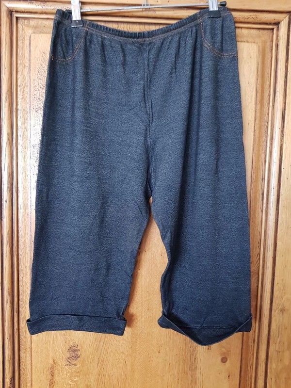 Short leggings noir impression jean tres bon etat une marque 5 Viriat (01)