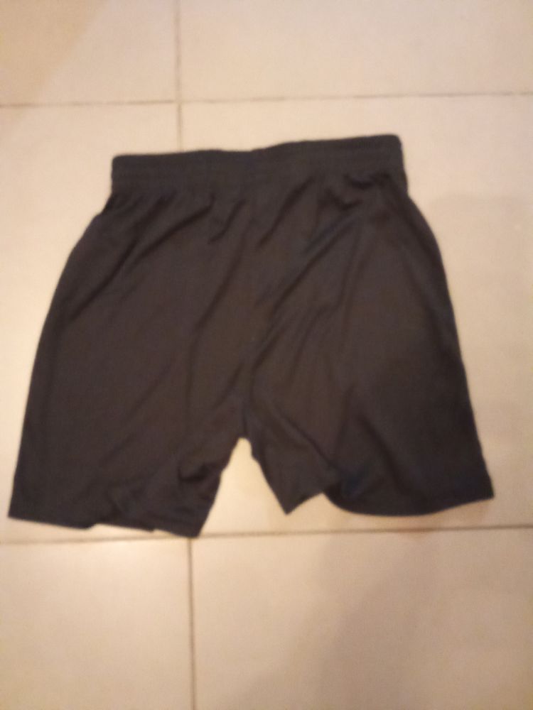 SHORT DE   MARQUE ITS ET DE COULEUR NOIR  . 3 �taples (62)