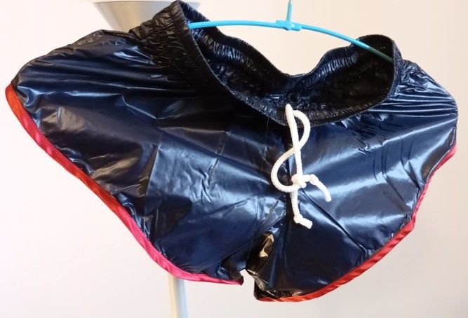 Short nylon polyamide vintage bleu outremer/rouge Size S M L 28 V�nissieux (69)