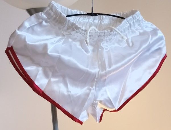 Short Nylon Satin Vintage blanc/rouge Taille L 40 
22 Lyon 3 (69)