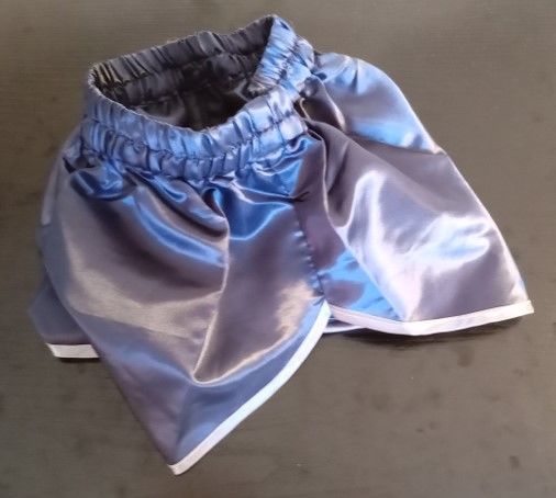 Short Nylon satin Vintage bleu marine/blanc Taille S 40 
27 Lyon 3 (69)