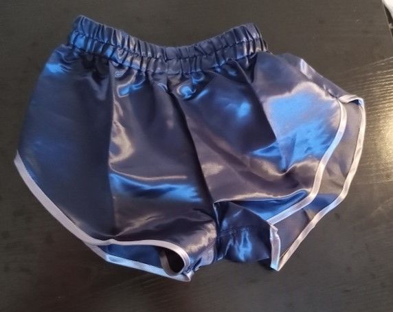 Short Nylon satin Vintage bleu marine/gris Taille L 40 
27 Lyon 3 (69)
