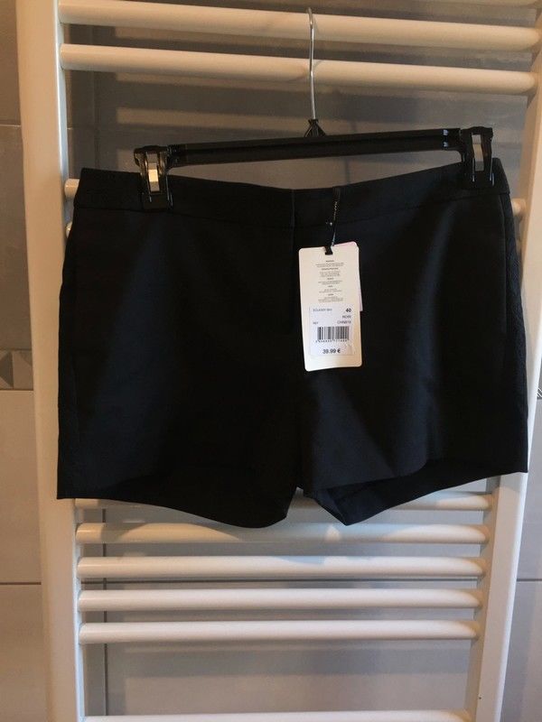 Short Naf Naf taille 40 neuf � 25 euros 25 Laura�t (32)