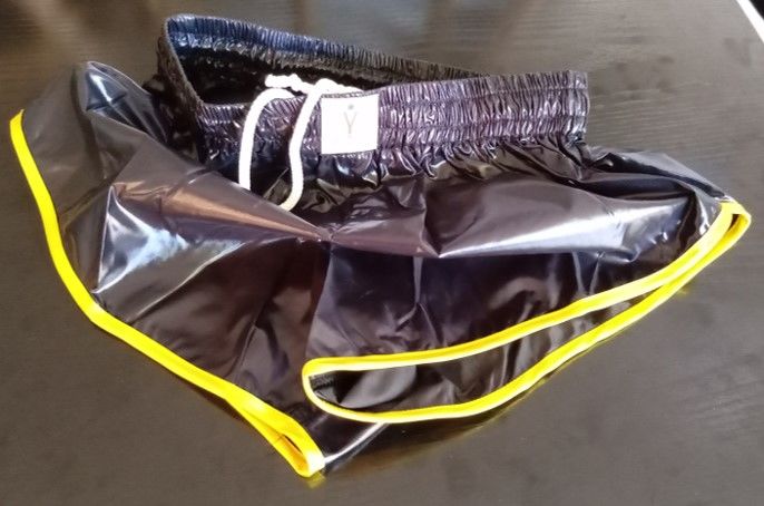 Short vintage nylon polyamide Noir/Jaune tailles S-M-L/XL 30 Lyon 3 (69)