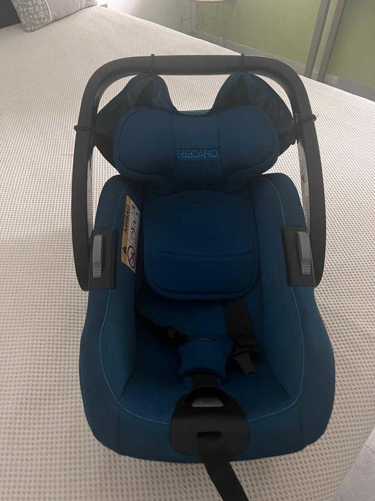 Si�ge auto + cosy rotatif 
Marque : RECARO
Syst�me ISOFIX
450 � l'ensemble 
Pas vendu s�par�ment 450 Le Lamentin (97)
