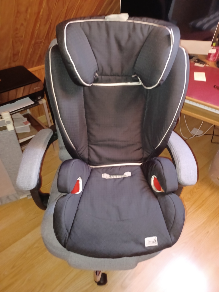 Si�ge auto enfant noir ou plut�t rehausseur ISOFIX 40 Quimper (29)