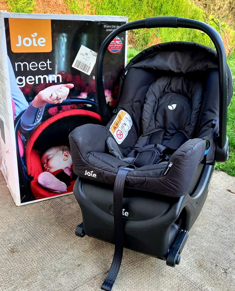 Si�ge auto Joie et i-Base (groupe 0+)
made in UK. 129 Bougival (78)