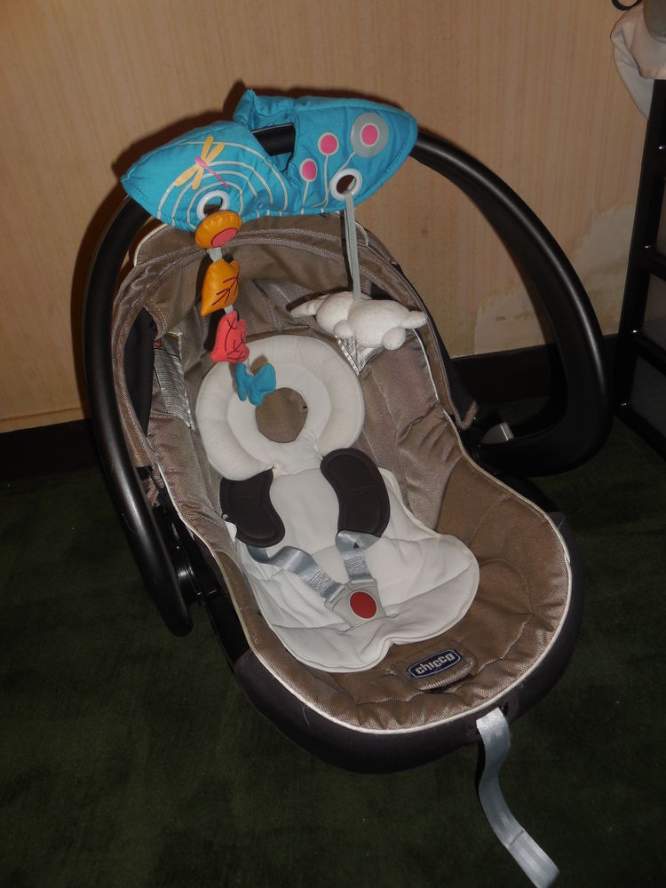 Si�ge auto de marque  CHICCO : 0 � 8 mois   avec   base 28 Pontault-Combault (77)