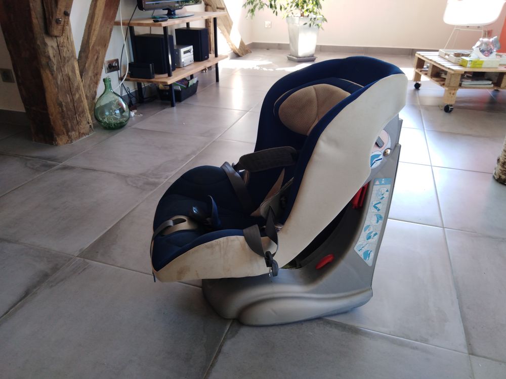 Si�ge auto 20 Chenecey-Buillon (25)