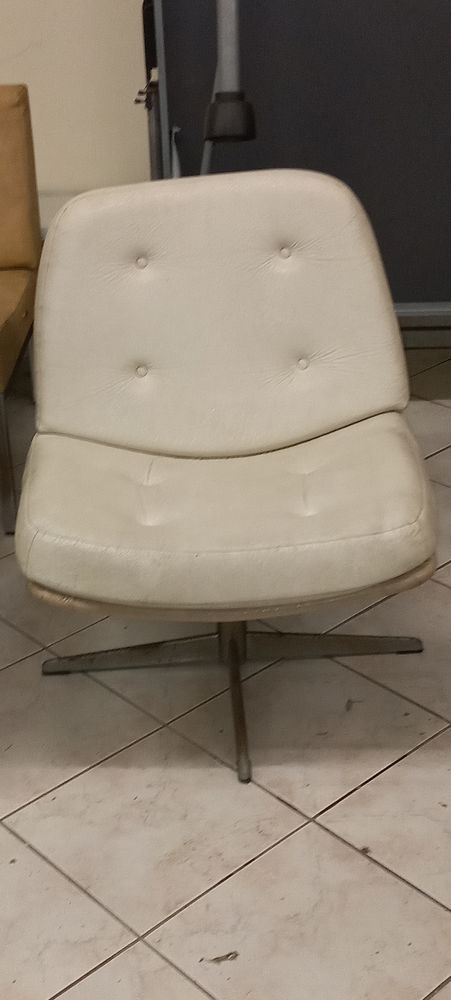 SIEGE BAQUET BLANC ANNEEE 1960 PIVOTANT 360 � 390 Culoz (01)