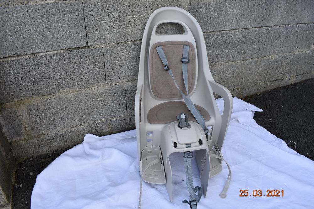 SIEGE BEBE  GROOVY POUR VELO
25 Cosnac (19)